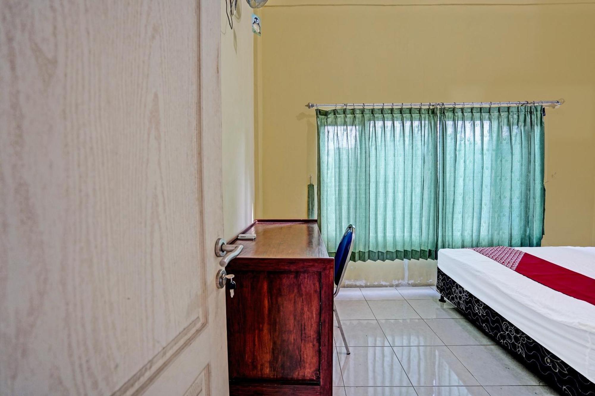 Oyo 91572 Kost Esklusif Barokah Hotel ปาซูรูอัน ภายนอก รูปภาพ
