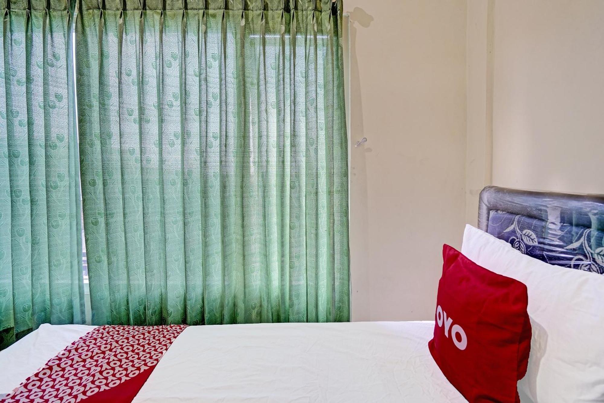 Oyo 91572 Kost Esklusif Barokah Hotel ปาซูรูอัน ภายนอก รูปภาพ