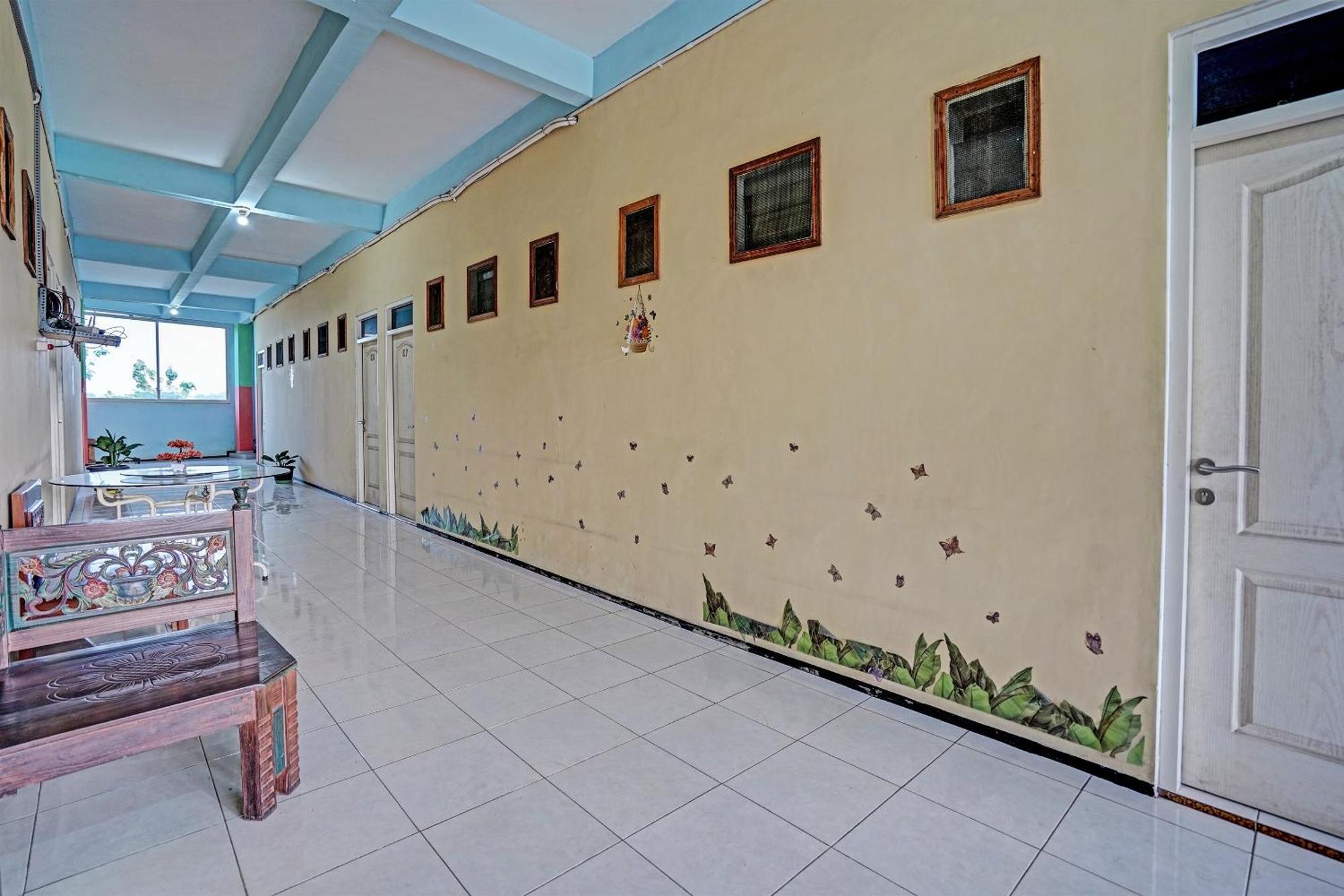 Oyo 91572 Kost Esklusif Barokah Hotel ปาซูรูอัน ภายนอก รูปภาพ