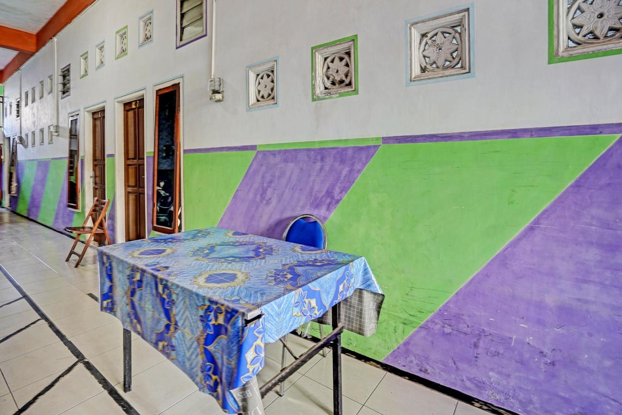 Oyo 91572 Kost Esklusif Barokah Hotel ปาซูรูอัน ภายนอก รูปภาพ