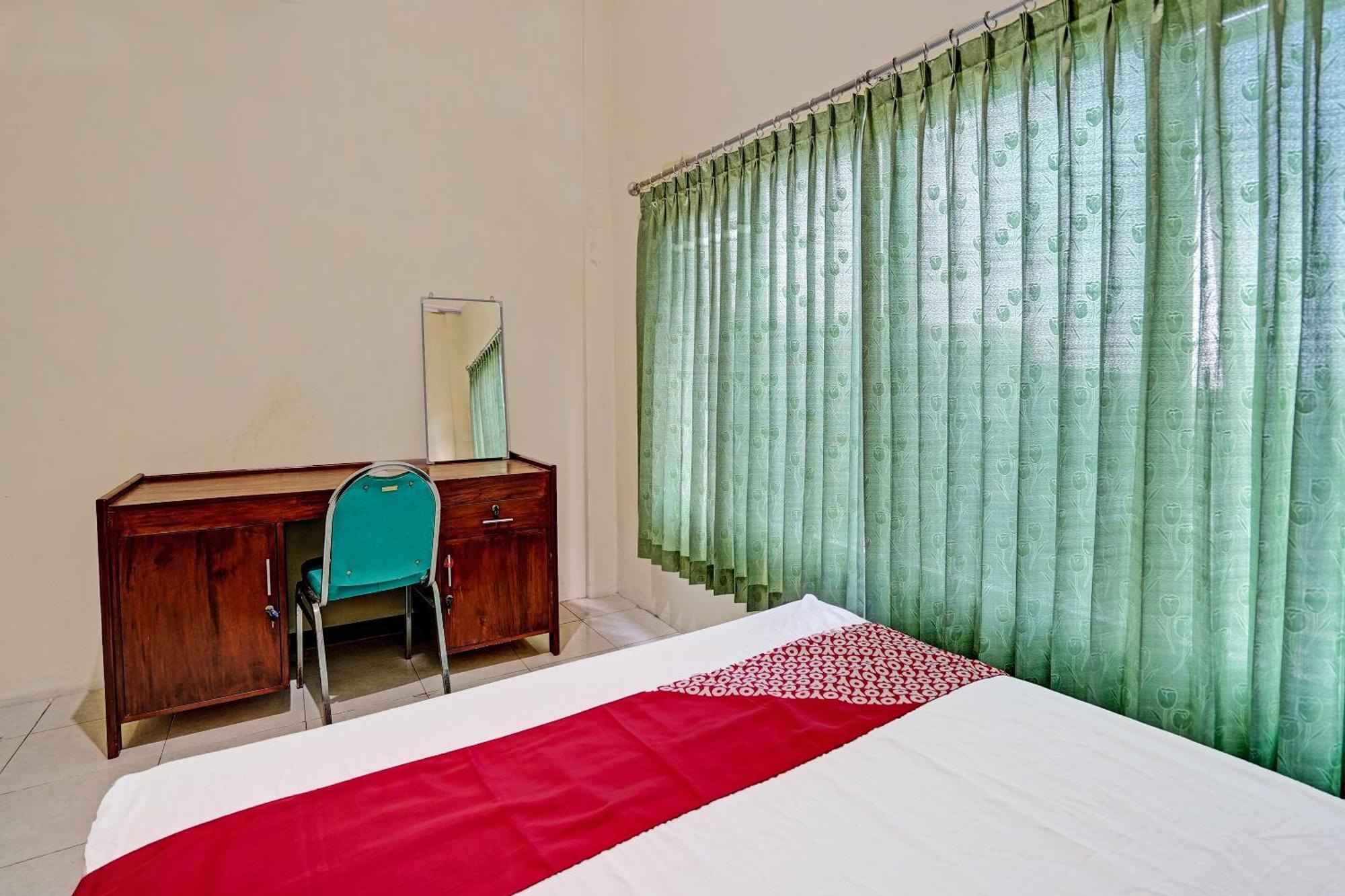 Oyo 91572 Kost Esklusif Barokah Hotel ปาซูรูอัน ภายนอก รูปภาพ