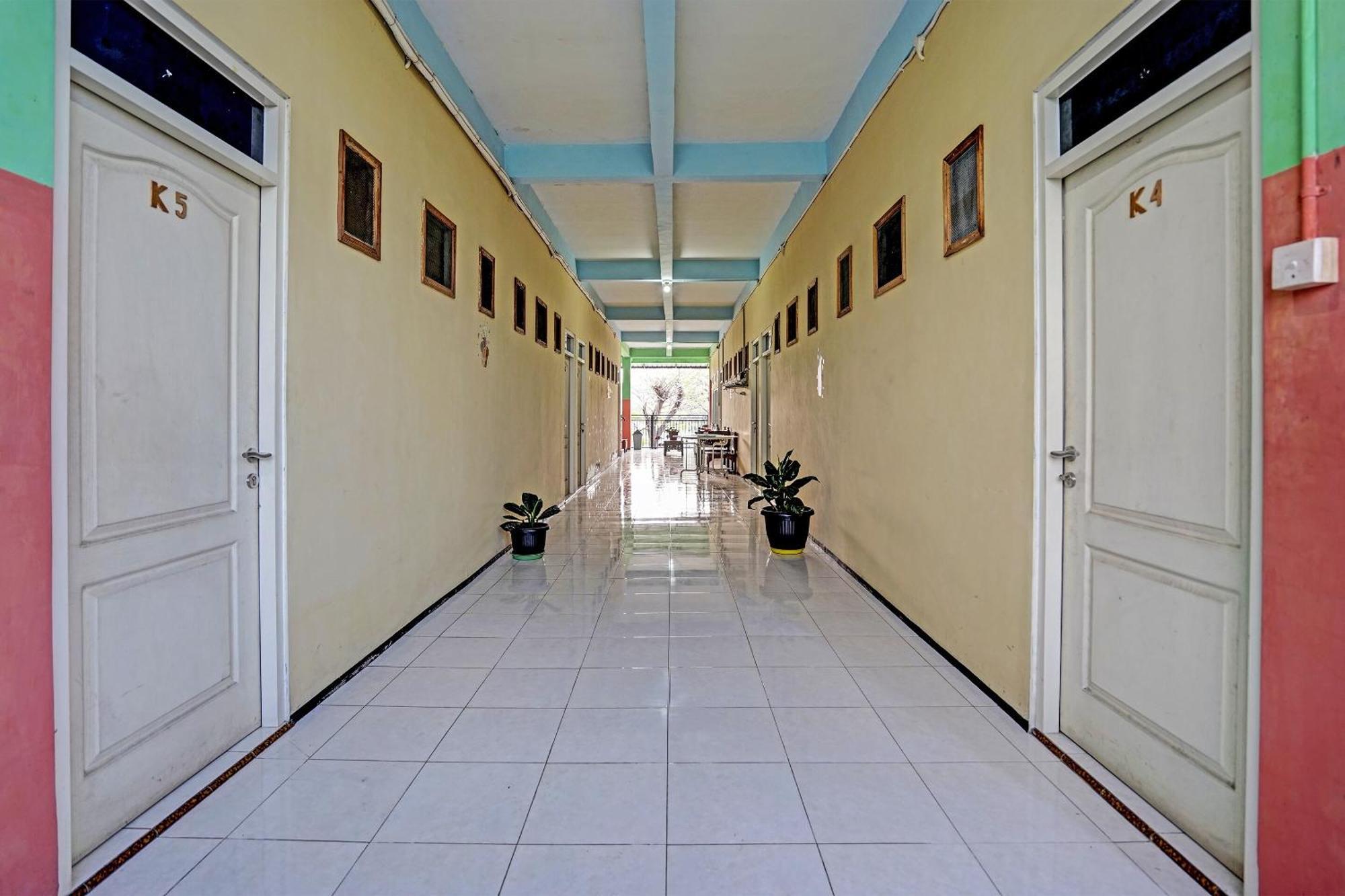 Oyo 91572 Kost Esklusif Barokah Hotel ปาซูรูอัน ภายนอก รูปภาพ