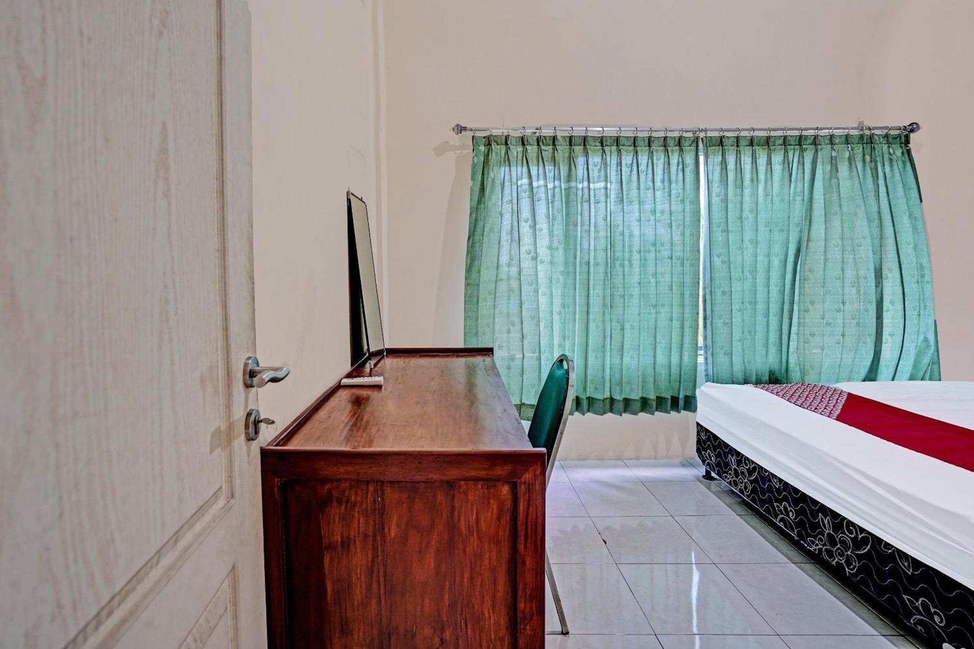 Oyo 91572 Kost Esklusif Barokah Hotel ปาซูรูอัน ภายนอก รูปภาพ