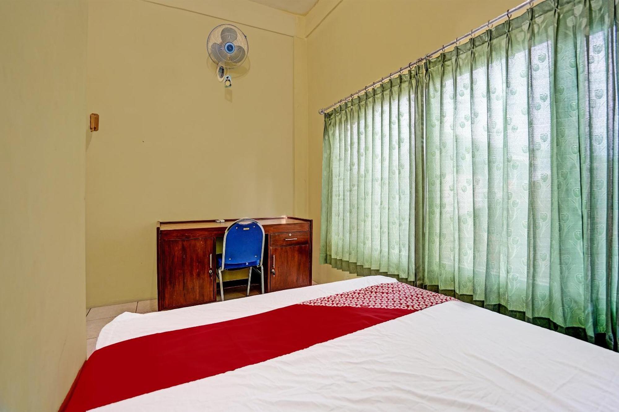 Oyo 91572 Kost Esklusif Barokah Hotel ปาซูรูอัน ภายนอก รูปภาพ