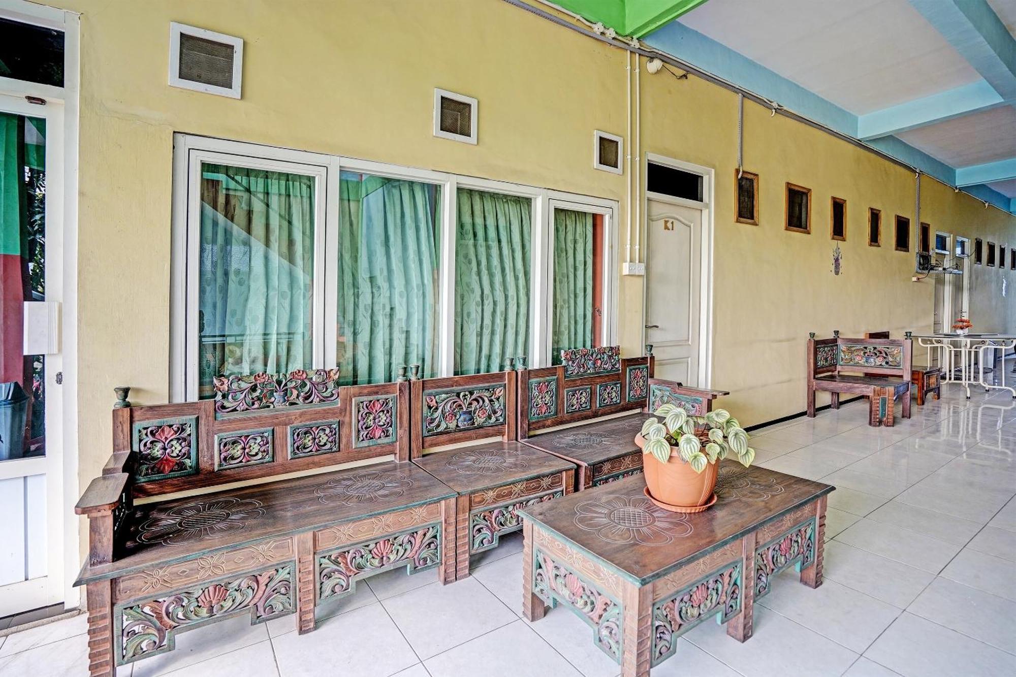 Oyo 91572 Kost Esklusif Barokah Hotel ปาซูรูอัน ภายนอก รูปภาพ
