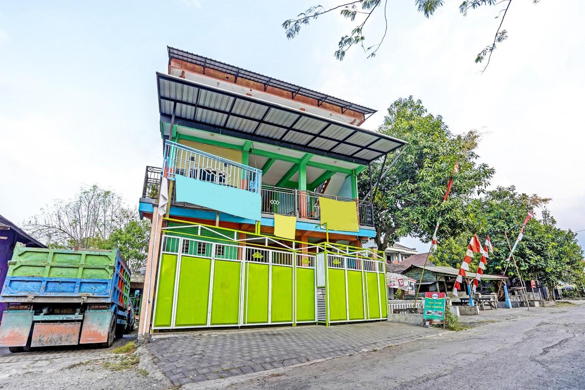 Oyo 91572 Kost Esklusif Barokah Hotel ปาซูรูอัน ภายนอก รูปภาพ